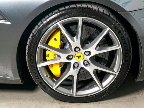 Used 2011 Ferrari California image 26