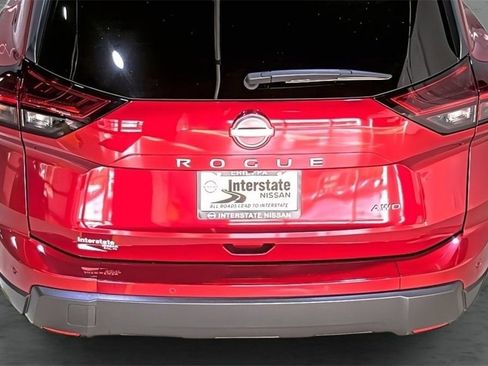 Used 2025 Nissan Rogue S image 11