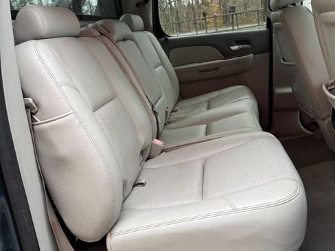 Used 2010 Chevrolet Avalanche LTZ image 17