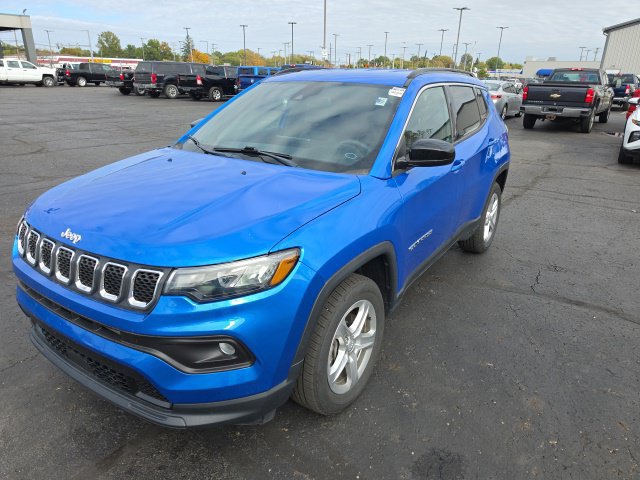 Used 2023 Jeep Compass Latitude w/ Convenience Group AWD/4WD image 7