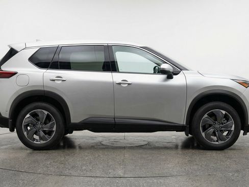 Used 2025 Nissan Rogue SV FWD image 11