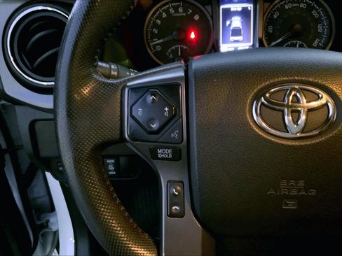 Used 2022 Toyota Tacoma TRD Off-Road image 23