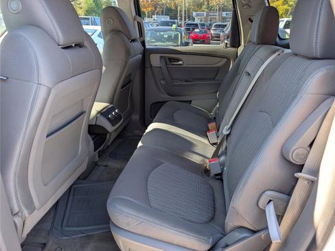 Used 2017 Chevrolet Traverse LT w/ Style and Technology Package image 15