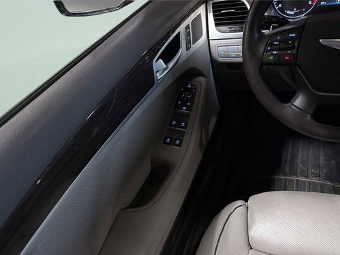 Used 2015 Hyundai Genesis 3.8 w/ Option Group 03 image 11