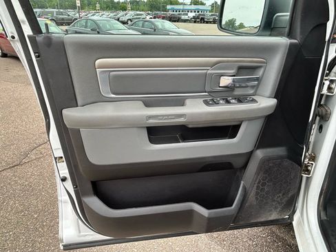 Used 2016 RAM 1500 Classic SLT AWD/4WD image 14