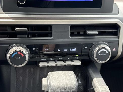 Used 2025 Toyota Tacoma SR5 AWD/4WD image 11