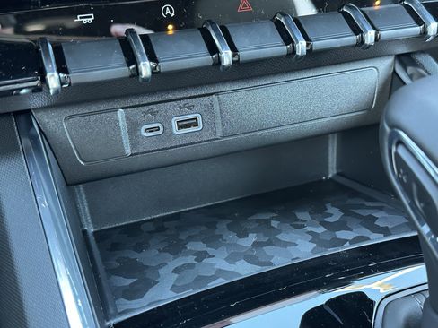 New 2026 GMC Canyon Elevation w/ Convenience Package image 30