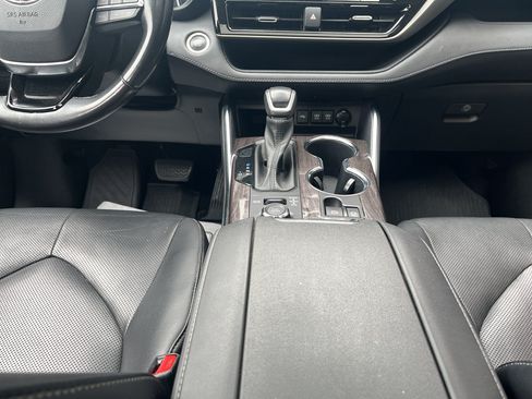 Used 2021 Toyota Highlander Limited AWD/4WD image 8