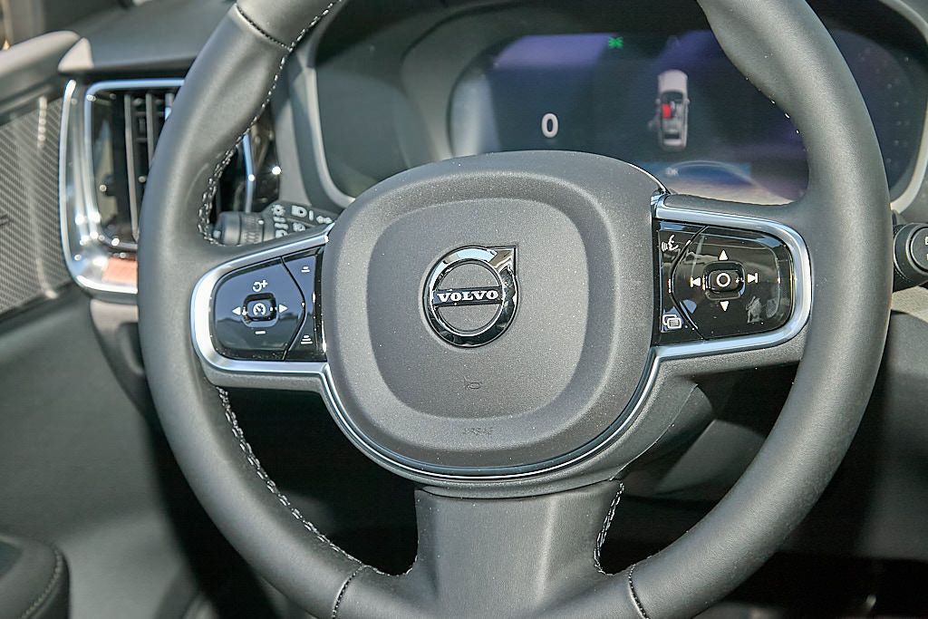 New 2026 Volvo V60 B5 Cross Country Plus w/ Climate Package AWD/4WD image 25