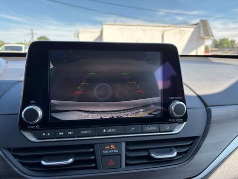 Used 2025 Nissan Altima 2.5 SV FWD image 24