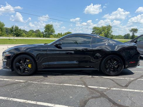 Used 2021 Ford Mustang GT RWD image 3