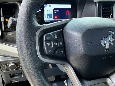 Used 2022 Ford Bronco Badlands image 13