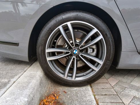 Used 2020 BMW 750i xDrive w/ Executive Package image 45