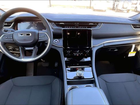 New 2025 Jeep Grand Cherokee L Laredo w/ Luxury Tech Group I image 5