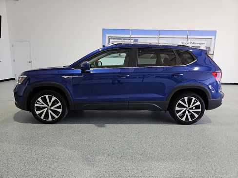 Certified 2023 Volkswagen Taos SE FWD image 5