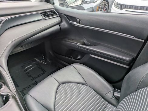 Used 2023 Toyota Camry SE image 14