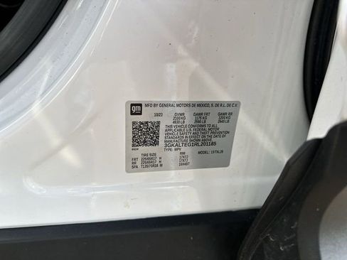 Used 2024 GMC Terrain SLE w/ Driver Convenience Package image 35