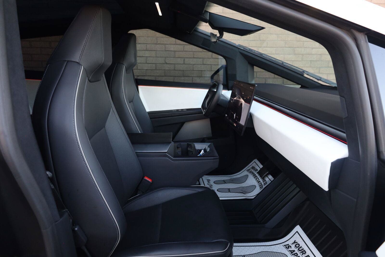 Used 2024 Tesla Cybertruck AWD Crew Cab image 29