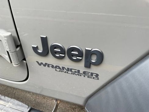Used 2021 Jeep Wrangler Unlimited Sport AWD/4WD image 16