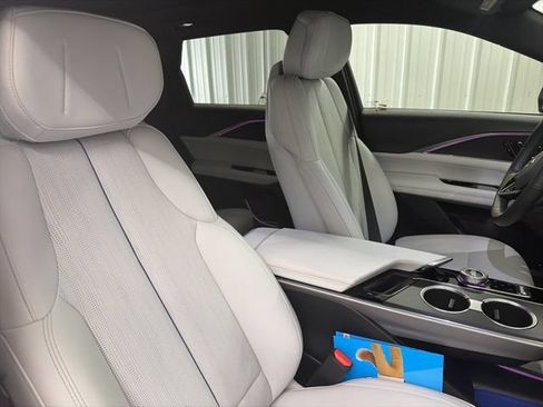 Used 2024 Cadillac Lyriq Luxury RWD image 21