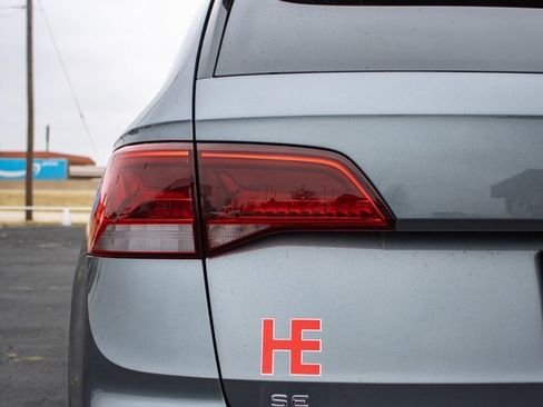 Used 2024 Volkswagen Taos SE image 13