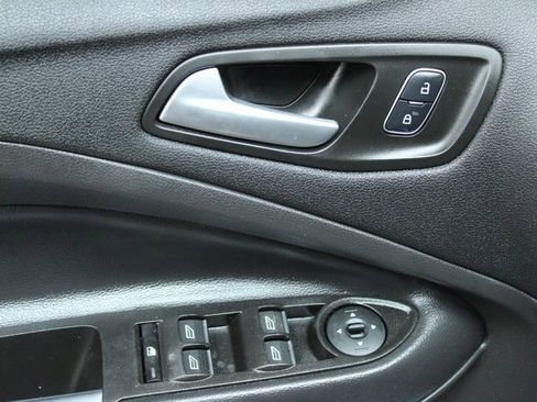 Used 2017 Ford C-MAX SE image 16