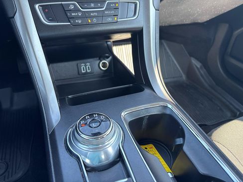 Used 2020 Ford Fusion SE FWD image 24