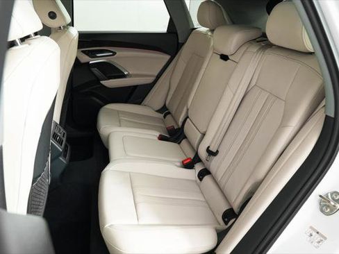 Certified 2025 Audi Q5 Premium image 15