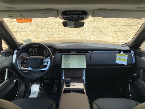 New 2025 Land Rover Range Rover SE image 18