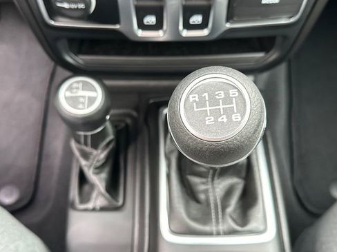 Used 2025 Jeep Wrangler Sport AWD/4WD image 26
