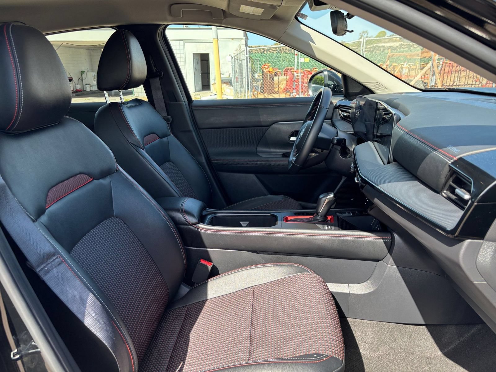 Used 2026 Nissan Kicks SR FWD image 34