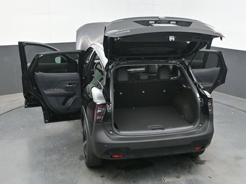 Used 2025 Nissan Kicks SR image 39