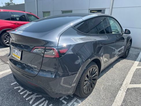 Used 2024 Tesla Model Y Long Range AWD/4WD image 4