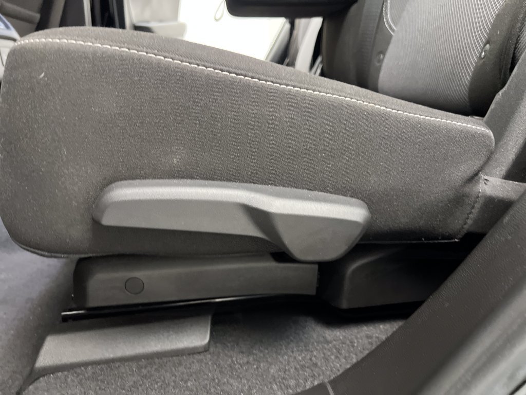 Used 2025 Chevrolet Blazer LT FWD image 18