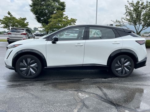 Used 2023 Nissan Ariya AWD/4WD image 12