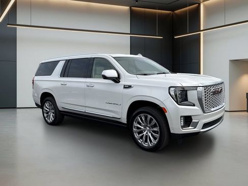 Certified 2024 GMC Yukon XL Denali w/ Advanced Technology Package AWD/4WD image 8