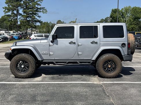 Used 2017 Jeep Wrangler Unlimited Sahara w/ Connectivity Group AWD/4WD image 8