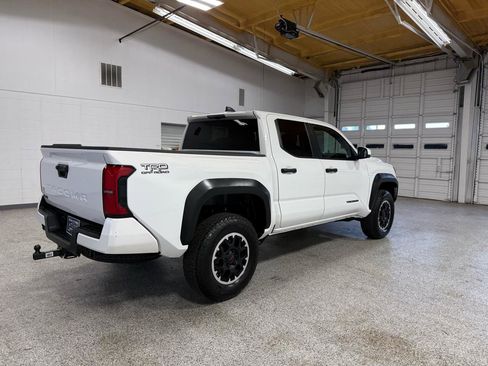 Used 2024 Toyota Tacoma TRD Off-Road image 4