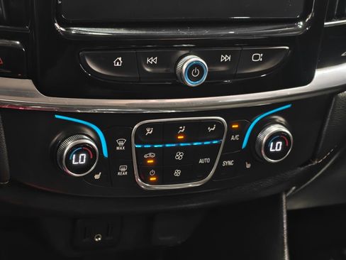 Used 2018 Chevrolet Traverse LT FWD image 10
