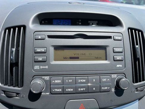 Used 2010 Hyundai Elantra GLS FWD image 23