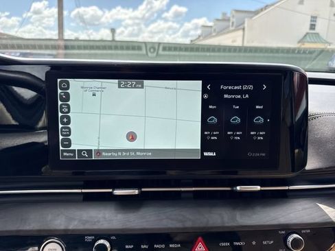 Used 2024 Kia Carnival EX FWD image 18
