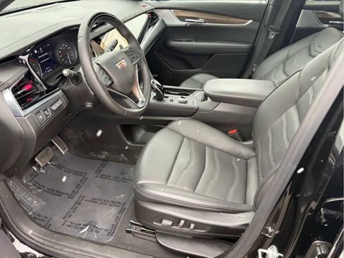 Used 2025 Cadillac XT6 Sport w/ Platinum Package image 6