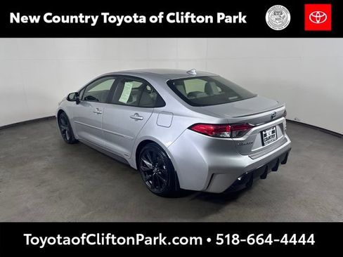 Used 2025 Toyota Corolla SE w/ SE Premium Package AWD/4WD image 5