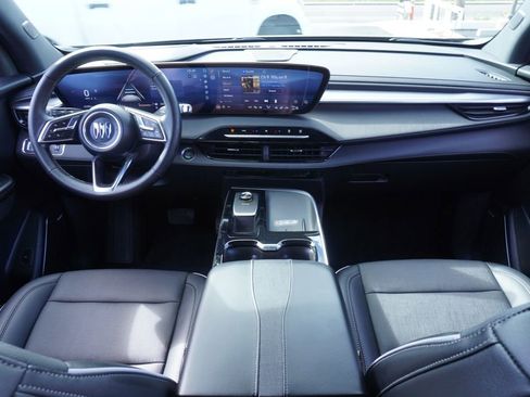 Certified 2025 Buick Enclave Preferred image 12