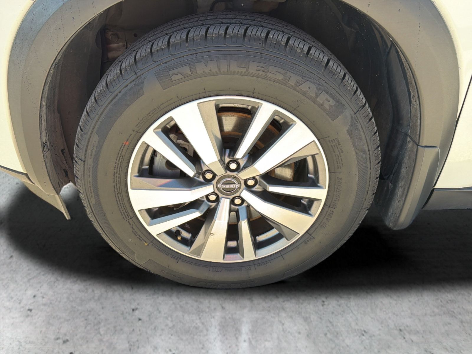 Used 2023 Nissan Pathfinder SL w/ Black Appearance Package FWD image 38