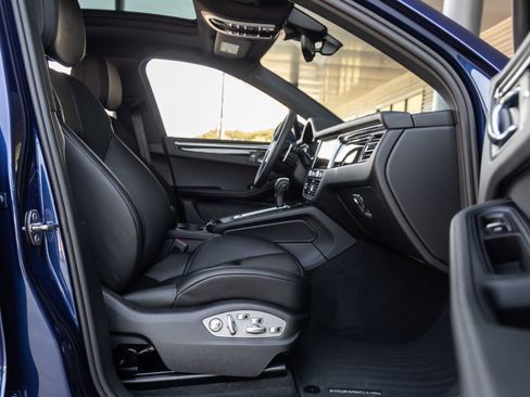 Certified 2026 Porsche Macan AWD/4WD image 45
