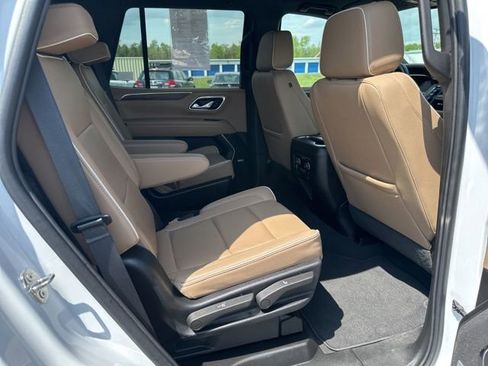 Used 2024 Chevrolet Tahoe Premier AWD/4WD image 12