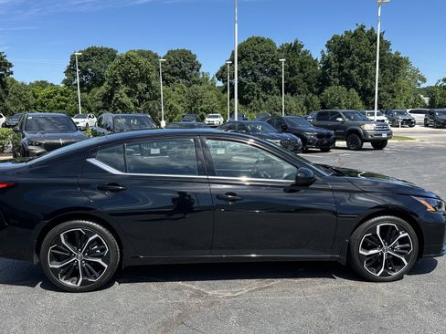 Used 2024 Nissan Altima 2.5 SR w/ SR Premium Package AWD/4WD image 11