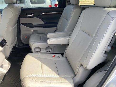 Used 2015 Toyota Highlander Limited AWD/4WD image 33