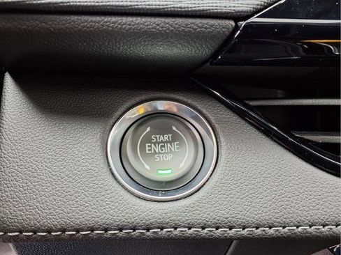 Used 2025 Buick Enclave Preferred w/ Power Package image 11